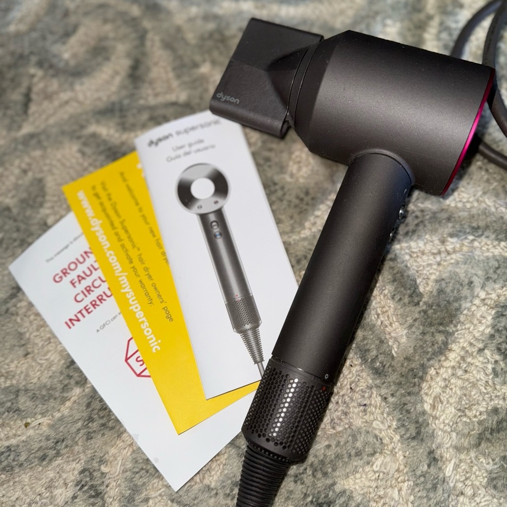 Dyson Supersonic Hair Dryer, Plus fly Away attachment